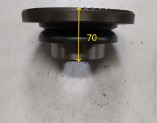 Фланец среднего моста 165mm/ 70mm/ (8шл)/  4 отв AZ9128320014